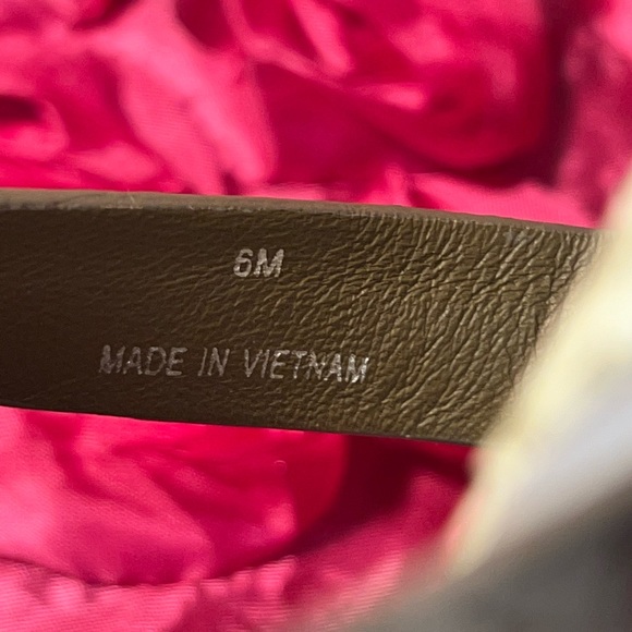 Tory Burch Miller Leather Logo Thong Sandals - Picture 6 of 8